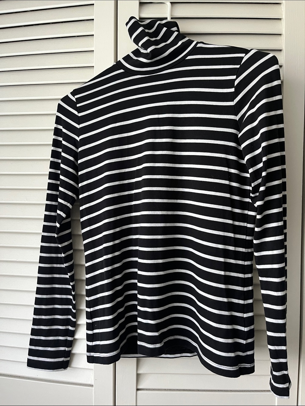 Banana Republic Women’s Black & White Striped Turtleneck Long-Sleeve Shirt